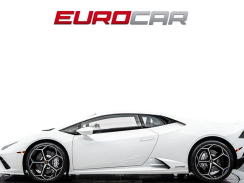 Used 2021 Lamborghini Huracan EVO RWD image 2