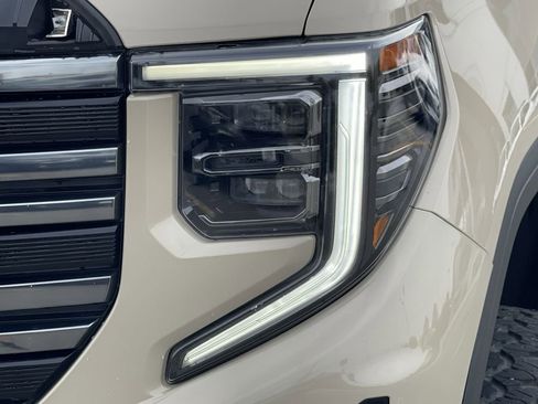 Used 2022 GMC Sierra 1500 AT4 AWD/4WD image 15
