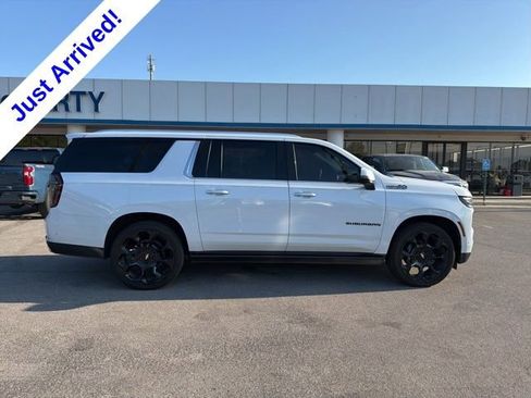 Used 2026 Chevrolet Suburban High Country AWD/4WD image 3