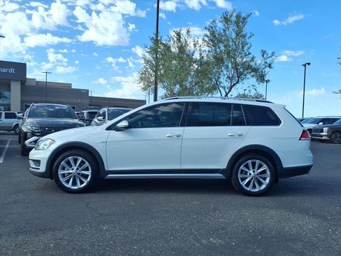 Used 2018 Volkswagen Golf Alltrack SE image 3