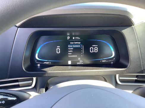 Used 2025 Hyundai Elantra SE FWD image 13