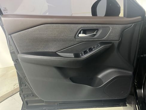 Used 2022 Nissan Rogue SV FWD image 26