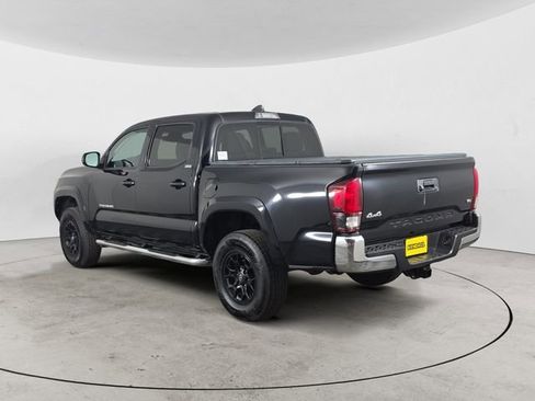 Used 2020 Toyota Tacoma SR5 AWD/4WD image 3