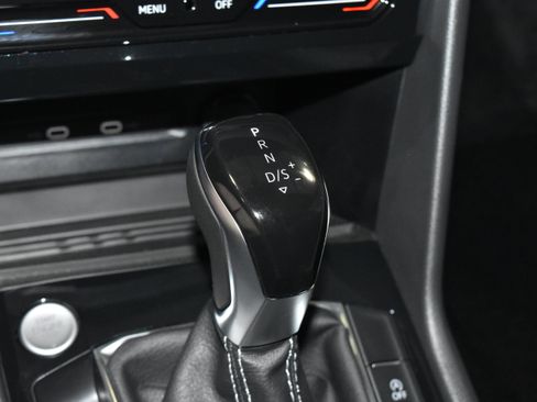 New 2026 Volkswagen Taos SE FWD image 12