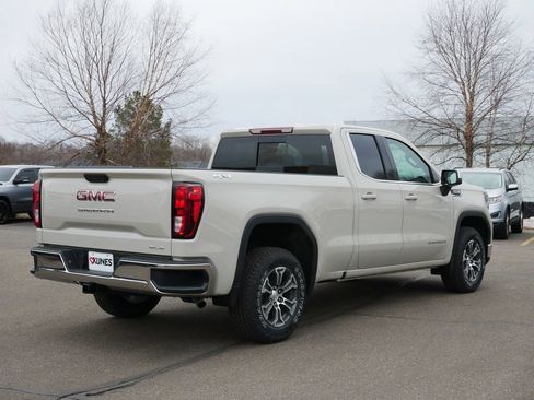 New 2026 GMC Sierra 1500 SLE w/ Preferred Package AWD/4WD image 4