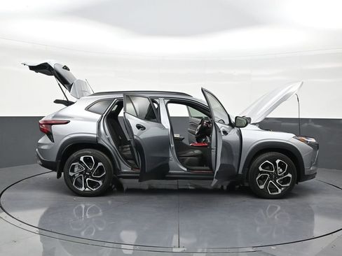 Used 2024 Chevrolet Trax RS w/ Driver Confidence Package FWD image 29