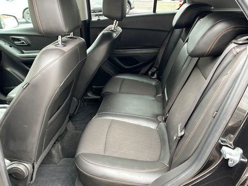 Used 2022 Chevrolet Trax LT w/ LT Convenience Package image 20