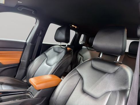 Used 2025 Jeep Compass Limited image 5