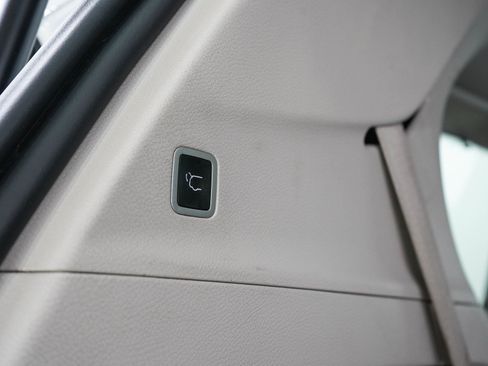 Used 2023 Chrysler Pacifica Limited FWD image 11