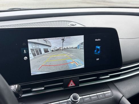 Used 2025 Hyundai Elantra SEL image 17