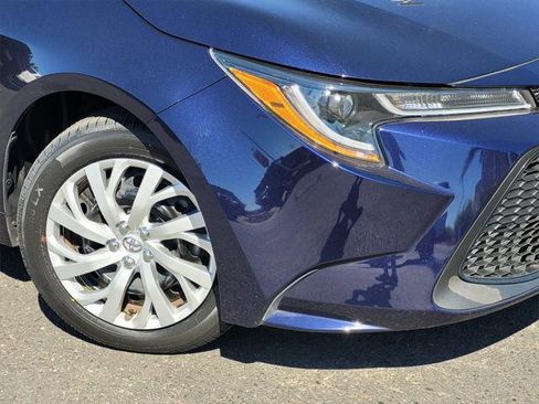 Used 2022 Toyota Corolla LE image 3