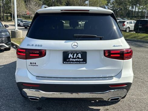 Used 2025 Mercedes-Benz GLB 250 4MATIC image 3