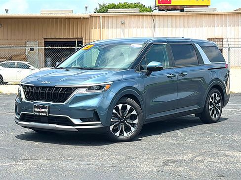 Used 2023 Kia Carnival EX FWD image 2
