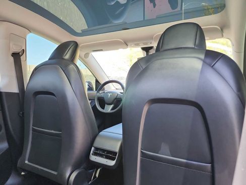 Used 2022 Tesla Model Y Long Range AWD/4WD image 16