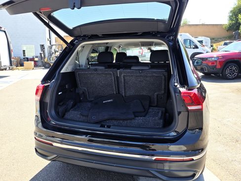 Used 2022 Volkswagen Tiguan SE FWD image 19