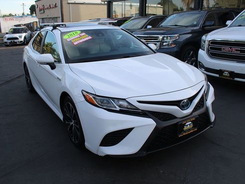 Used 2018 Toyota Camry SE w/ Audio Package FWD image 8