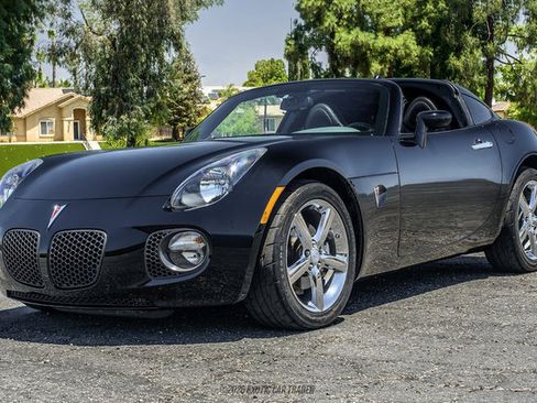 Used 2009 Pontiac Solstice GXP w/ Premium Package RWD image 14