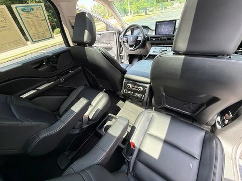 Used 2024 Lincoln Aviator AWD w/ Premium Package image 37