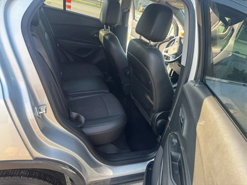 Used 2018 Chevrolet Trax LT w/ LT Convenience Package AWD/4WD image 16