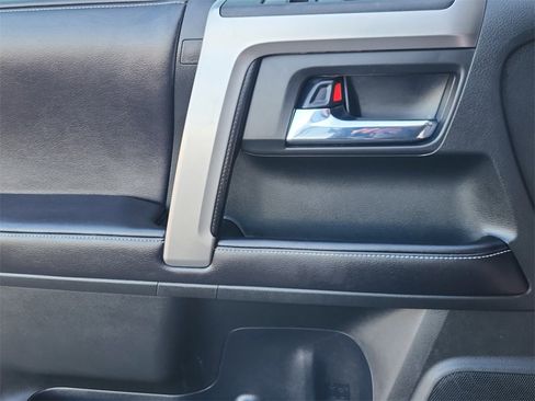 Used 2016 Toyota 4Runner SR5 image 11