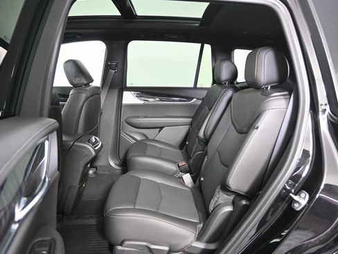 Used 2024 Cadillac XT6 Premium Luxury image 18