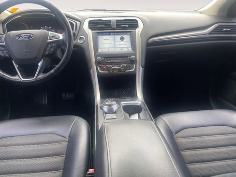 Used 2017 Ford Fusion SE w/ Equipment Group 201A image 10