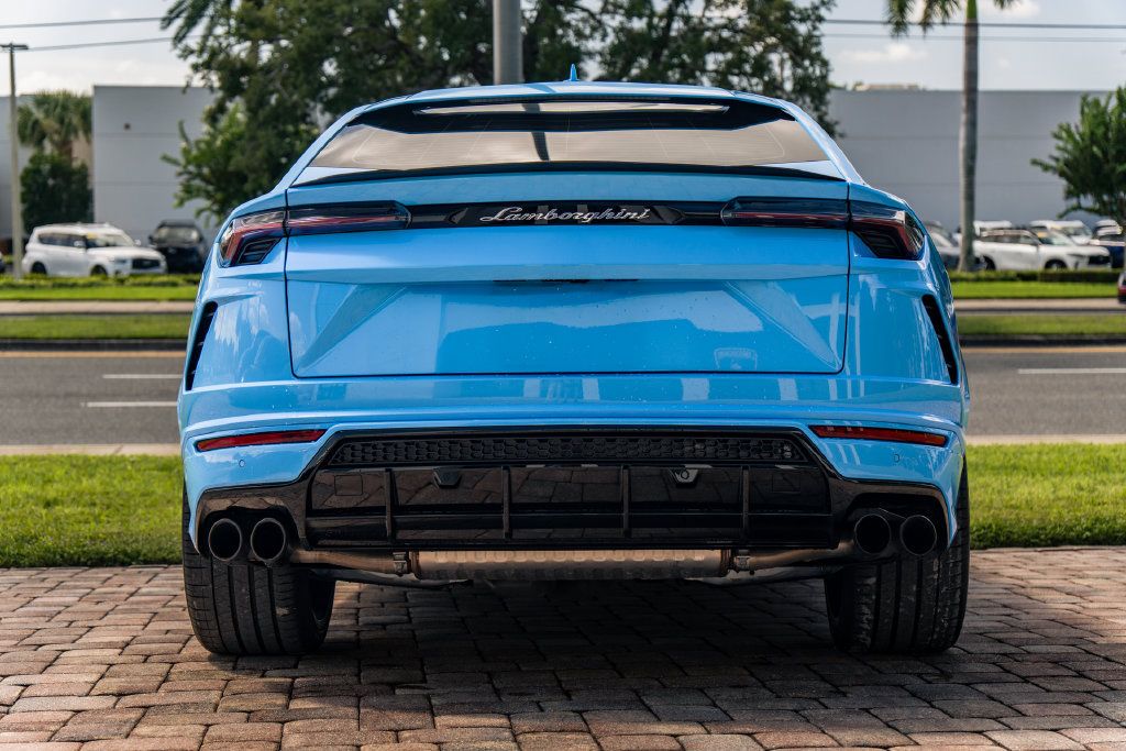 Used 2022 Lamborghini Urus AWD/4WD image 4