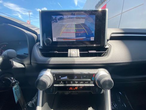 Used 2023 Toyota RAV4 LE AWD/4WD image 16