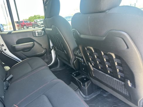 Used 2022 Jeep Wrangler Unlimited Rubicon w/ LED Lighting Group image 29