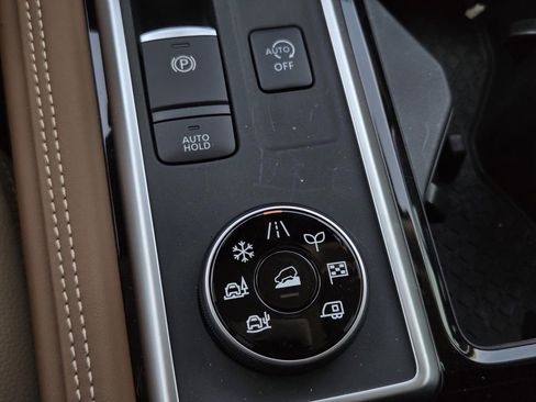 New 2026 Nissan Pathfinder Platinum AWD/4WD image 25