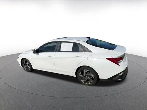 Used 2025 Hyundai Elantra SEL FWD image 10