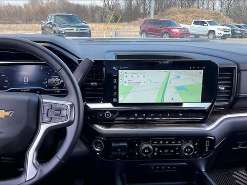 Used 2025 Chevrolet Silverado 2500 LT image 10