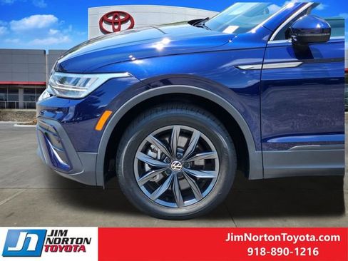 Used 2023 Volkswagen Tiguan SE w/ Panoramic Sunroof Package FWD image 9