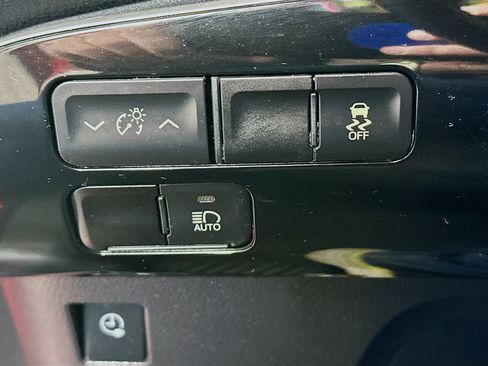 Used 2019 Toyota Prius Prime Plus image 16