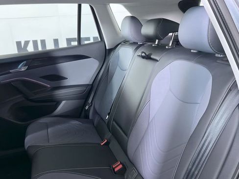 New 2025 Volkswagen Tiguan SE image 21