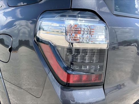 Used 2021 Toyota 4Runner Limited AWD/4WD image 28