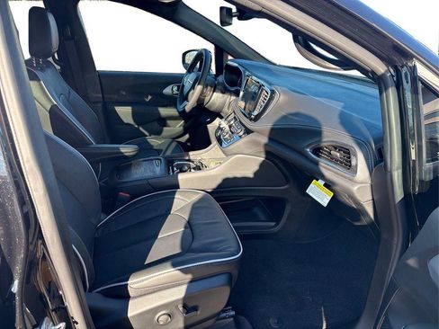 New 2026 Chrysler Pacifica Limited AWD/4WD image 20