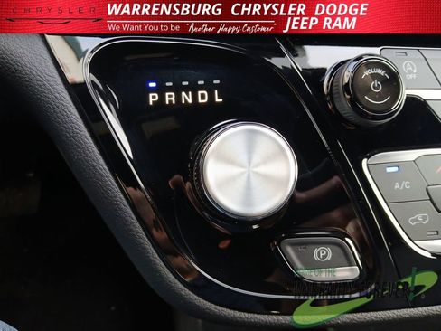 New 2026 Chrysler Pacifica Select FWD image 26