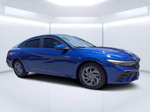 Used 2024 Hyundai Elantra SEL FWD image 1
