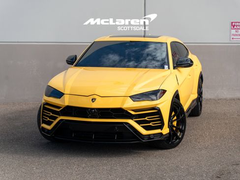 Used 2021 Lamborghini Urus image 1