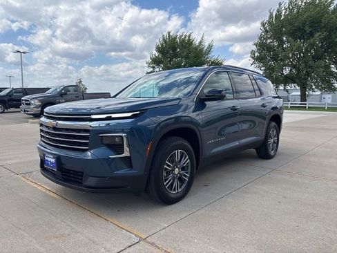 New 2026 Chevrolet Traverse LT w/ Driver Confidence Package AWD/4WD image 4