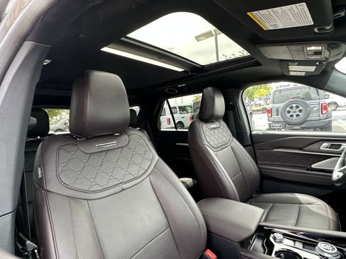 Used 2025 Ford Explorer Platinum w/ LUX Leather Package image 19