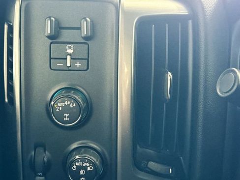 Used 2018 Chevrolet Silverado 1500 LT w/ All Star Edition AWD/4WD image 11