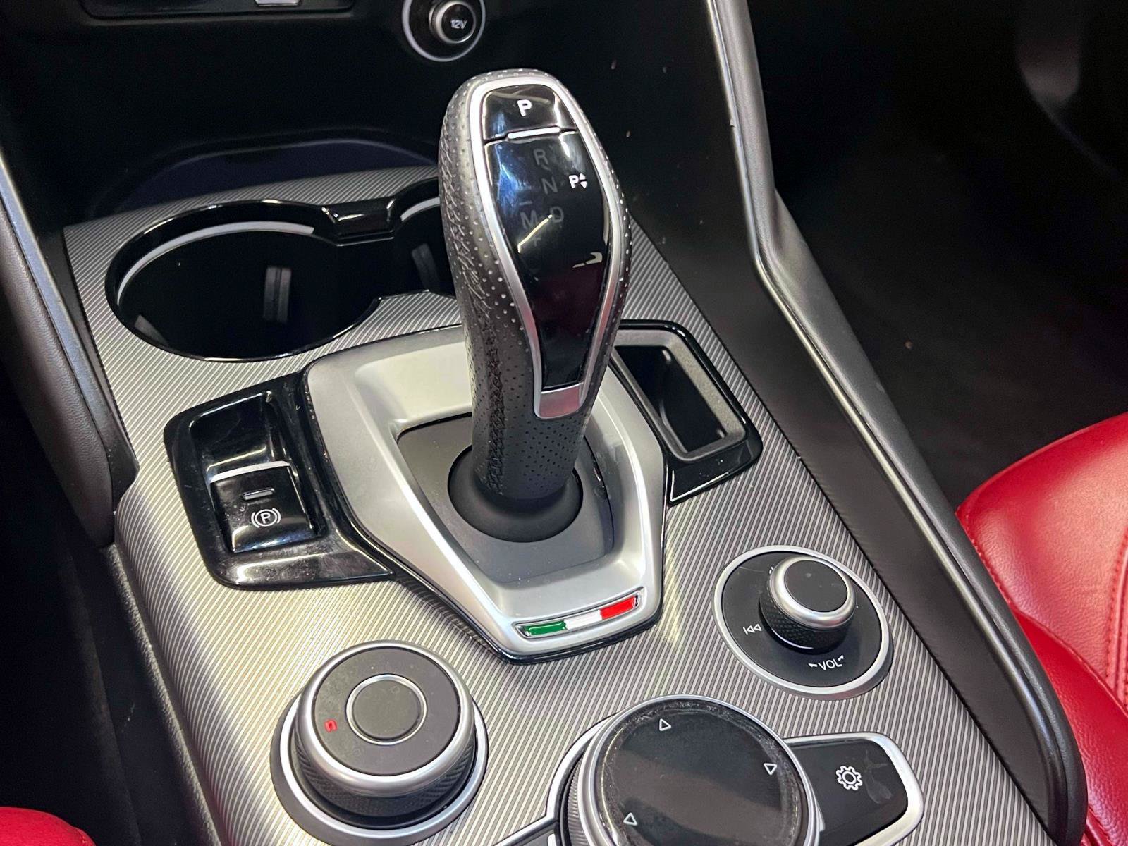Used 2023 Alfa Romeo Giulia Veloce AWD/4WD image 25
