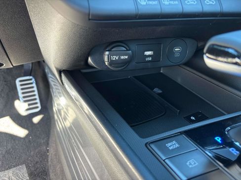Used 2025 Hyundai Elantra SEL image 14