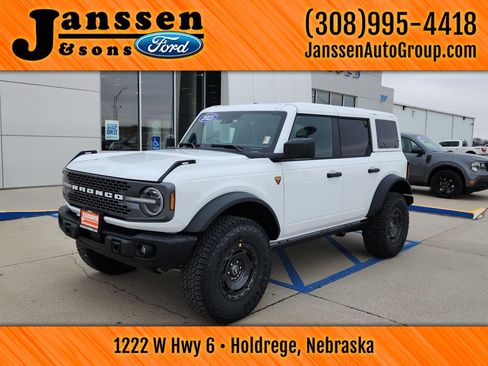 New 2025 Ford Bronco Badlands w/ Sasquatch Package AWD/4WD image 2