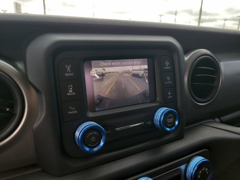 Used 2021 Jeep Gladiator Sport w/ Trailer Tow Package image 22