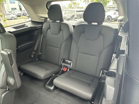 New 2026 Volvo XC90 B6 Plus image 18