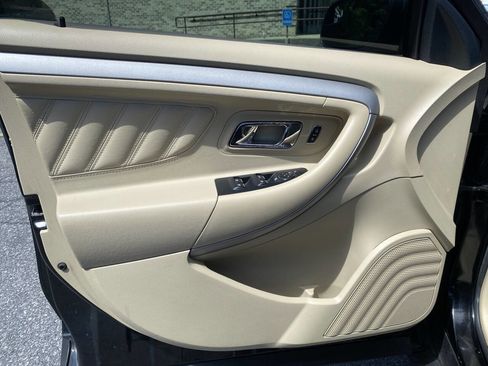 Used 2016 Ford Taurus SE FWD image 10