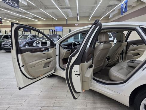 Used 2013 Cadillac XTS Luxury FWD image 15